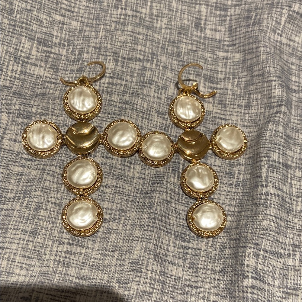 Elegant Gold and Pearl Earrings